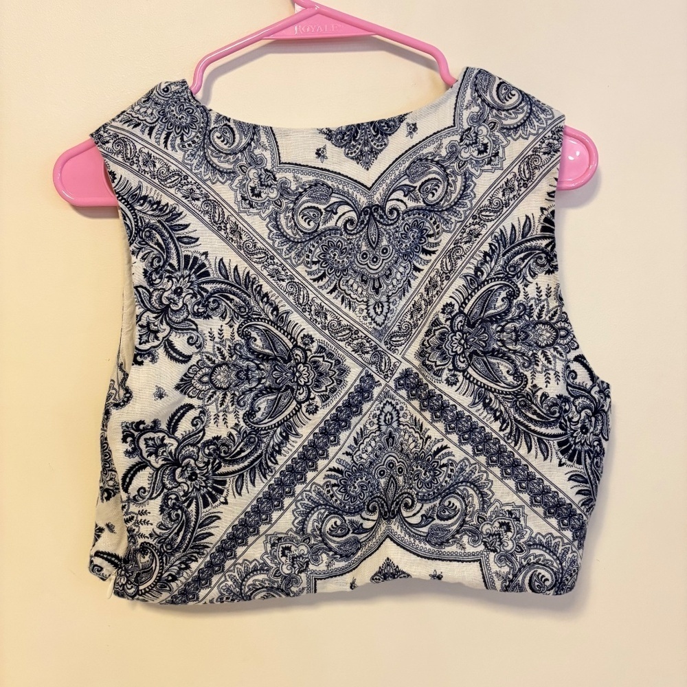 C&C California Front Twist Linen Crop Tank Top Blue White Paisley Womens Large - Picture 3 of 4